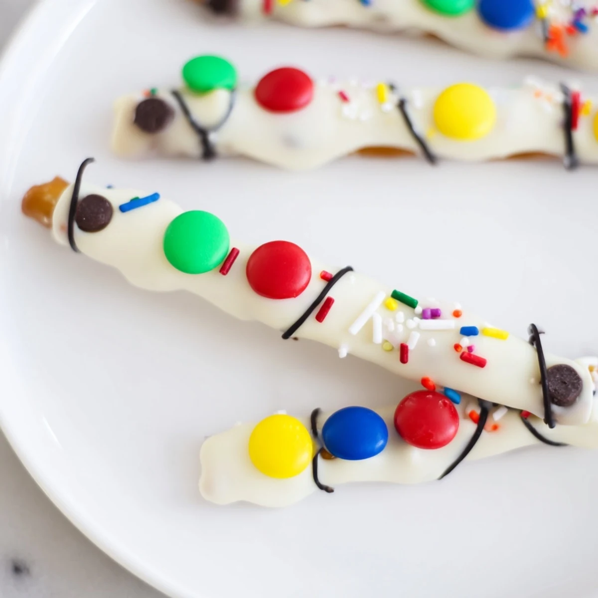 Festive No-Bake Pretzel Christmas Lights: colorful candy-dipped pretzel sticks, perfect holiday party snack.