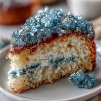 Dieses Graduation Cake mit Teal- und Goldgeoden-Design erstrahlt elegant.